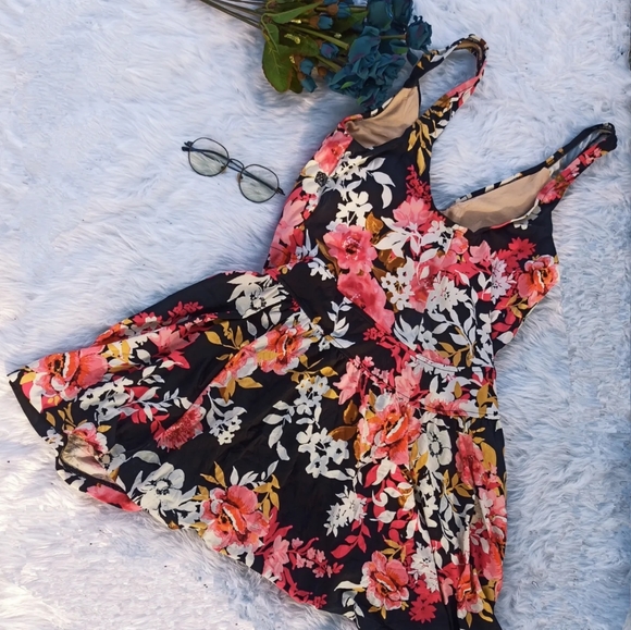 Maxine Of Hollywood Swim Suit - Picture 3 of 15